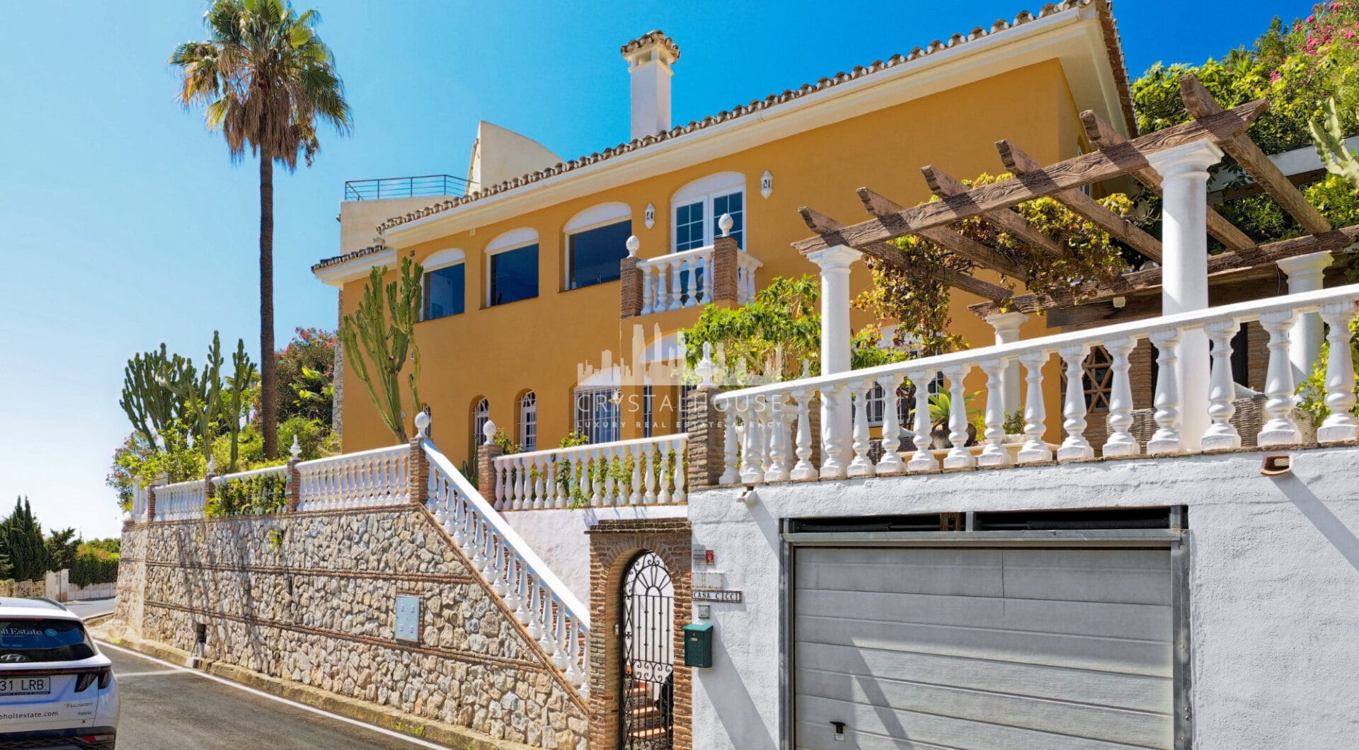 Lovely 5-bedroom villa with separate apartment in Torremuelle