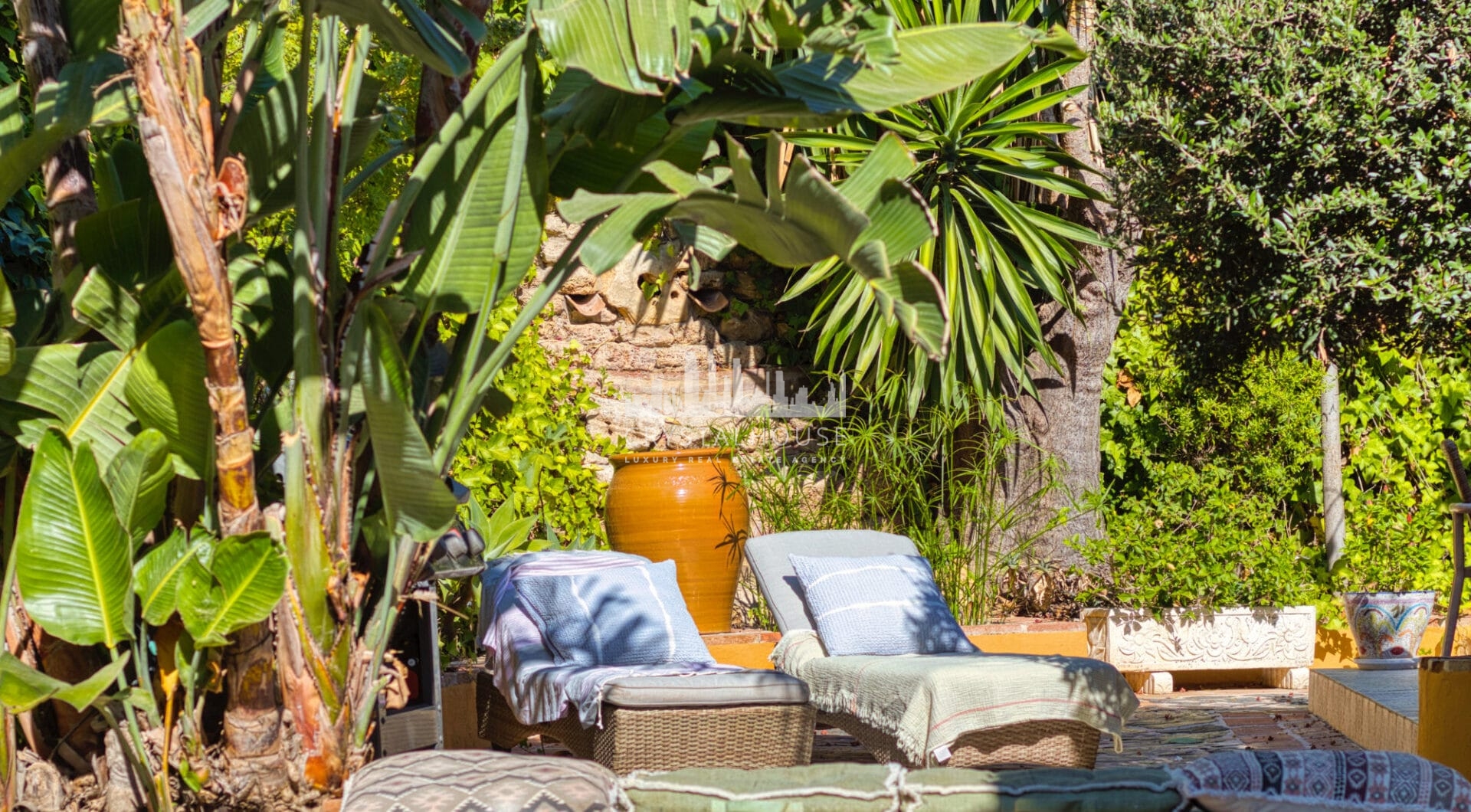 Lovely 5-bedroom villa with separate apartment in Torremuelle