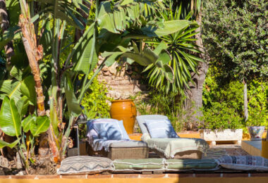 Lovely 5-bedroom villa with separate apartment in Torremuelle