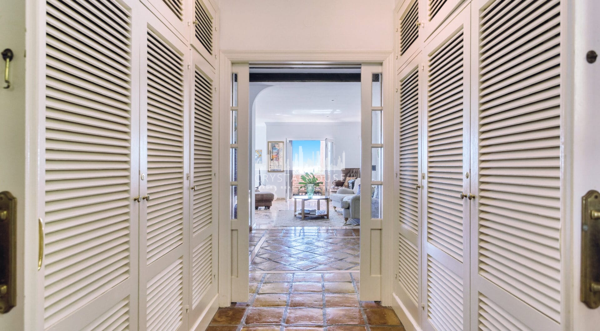 Lovely 5-bedroom villa with separate apartment in Torremuelle