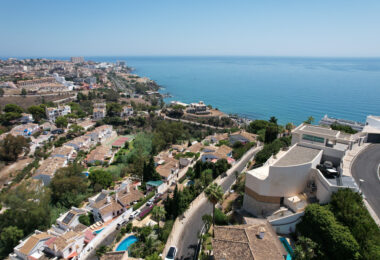 Lovely 5-bedroom villa with separate apartment in Torremuelle