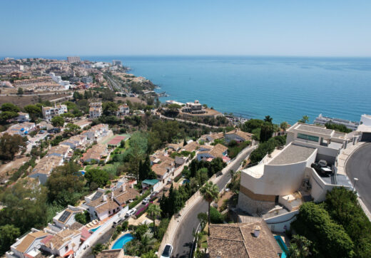 Lovely 5-bedroom villa with separate apartment in Torremuelle