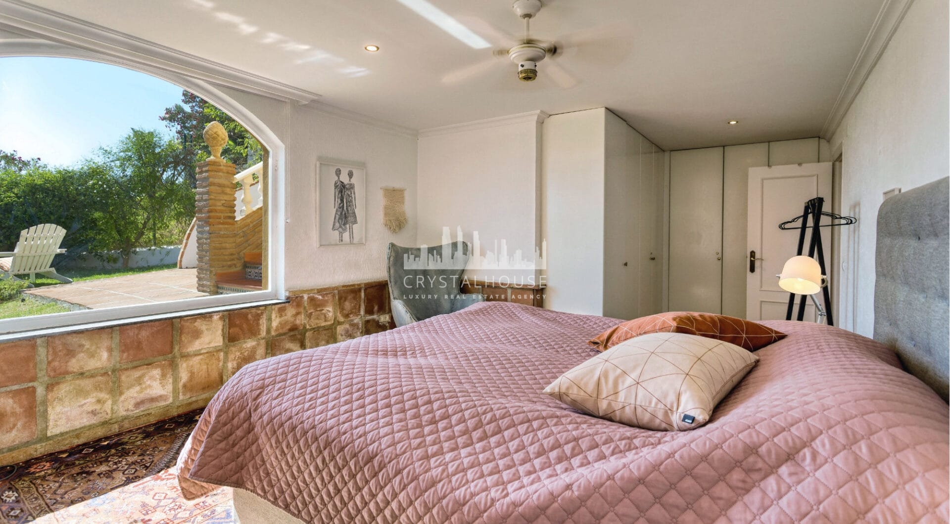 Lovely 5-bedroom villa with separate apartment in Torremuelle