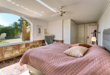 Lovely 5-bedroom villa with separate apartment in Torremuelle