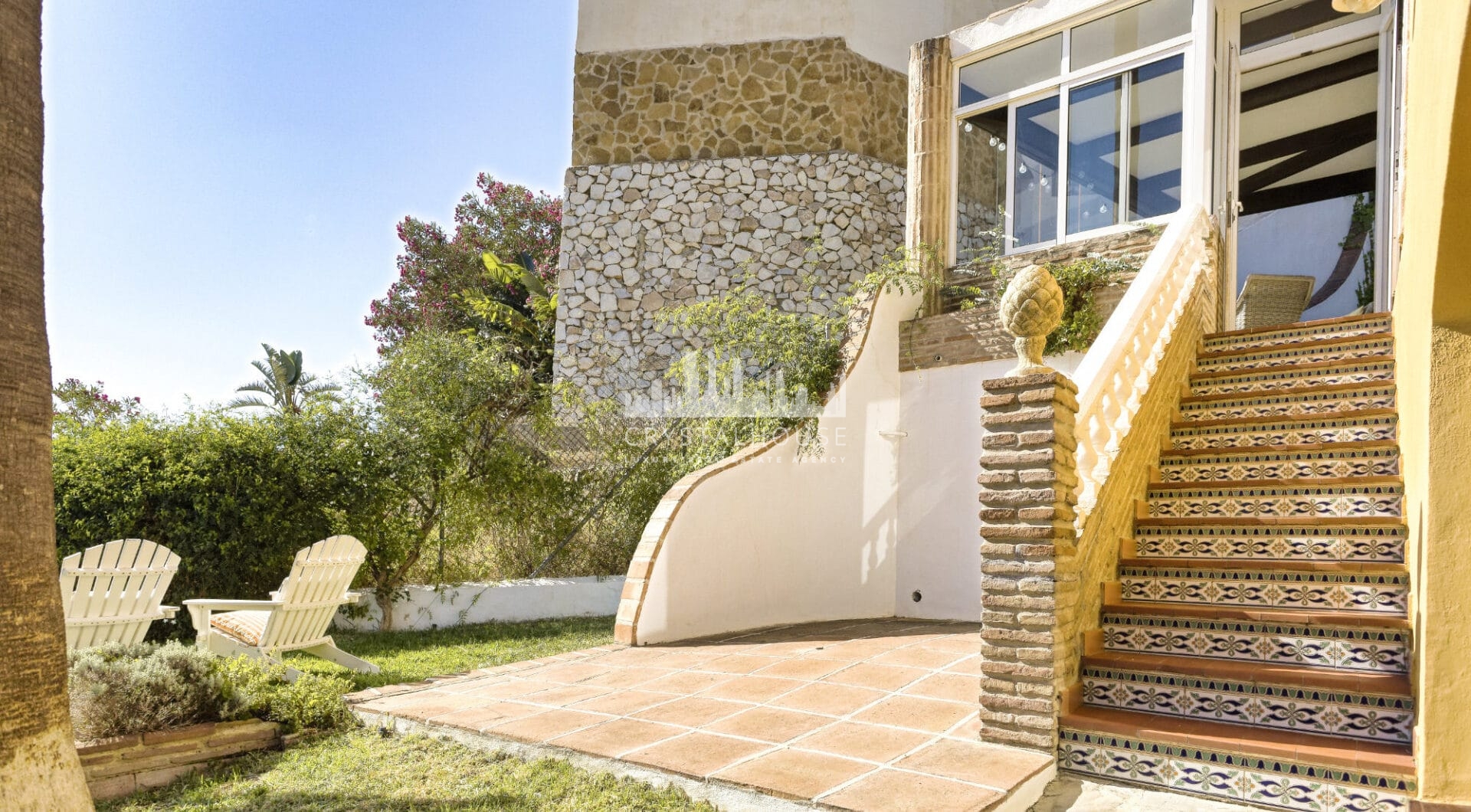 Lovely 5-bedroom villa with separate apartment in Torremuelle