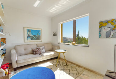 Lovely 5-bedroom villa with separate apartment in Torremuelle