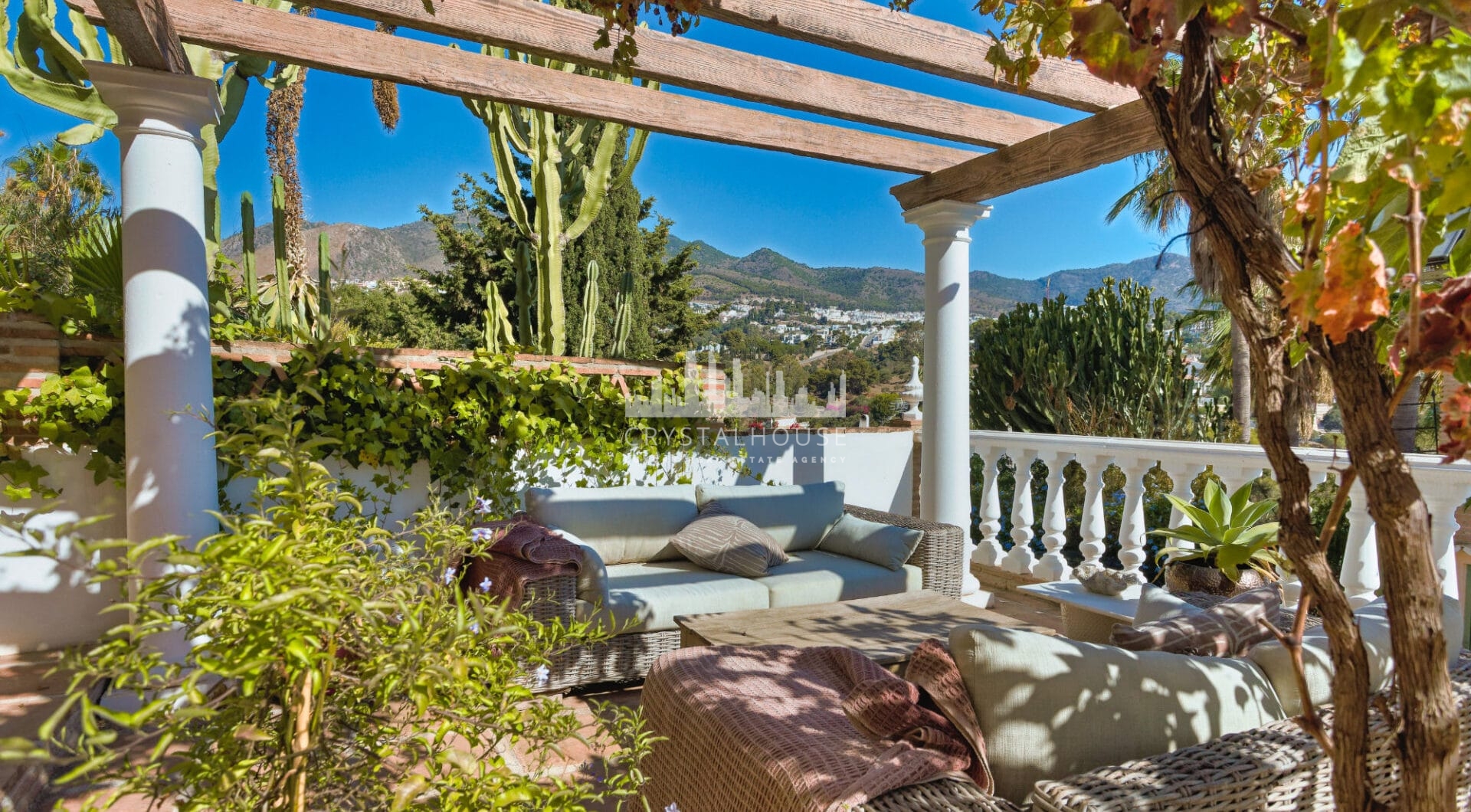 Lovely 5-bedroom villa with separate apartment in Torremuelle