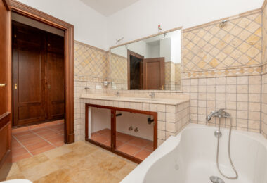 Fantastic, new built luxury country villa with beautiful views
