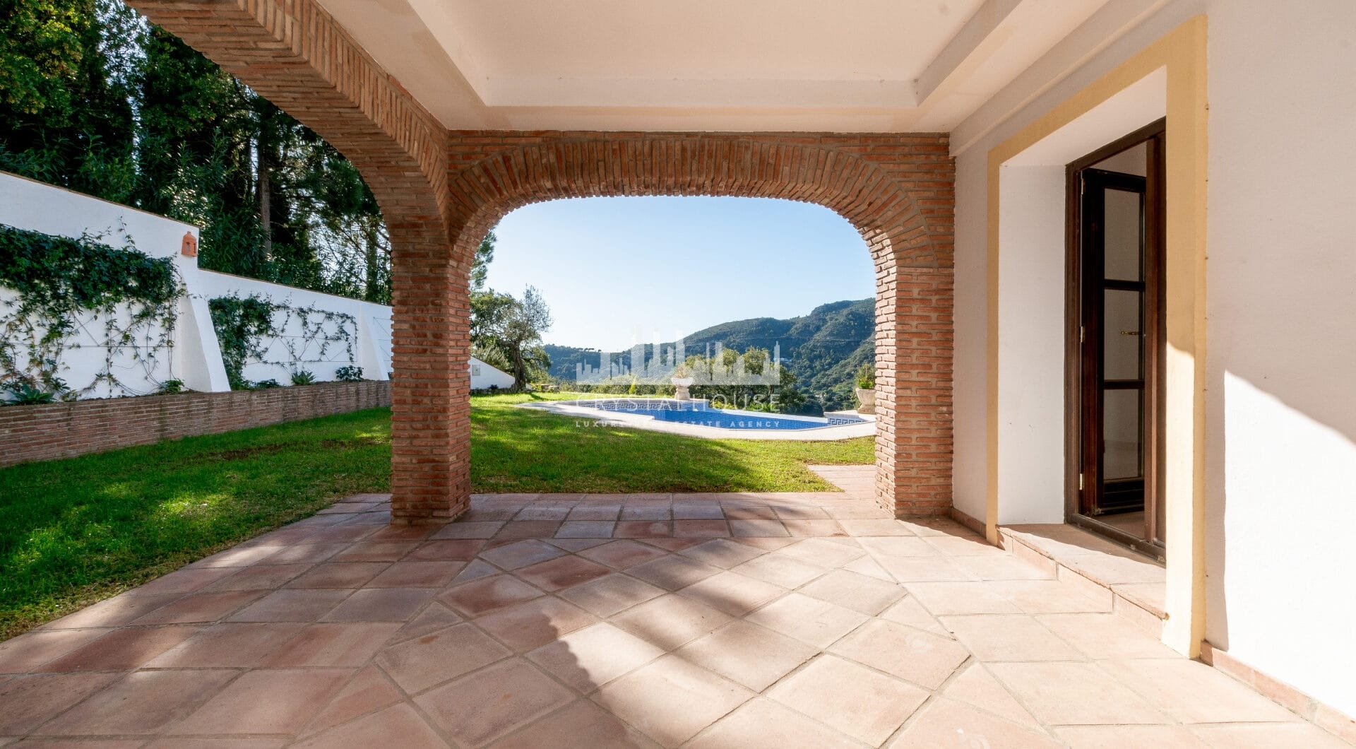 Fantastic, new built luxury country villa with beautiful views