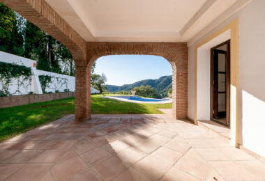 Fantastic, new built luxury country villa with beautiful views
