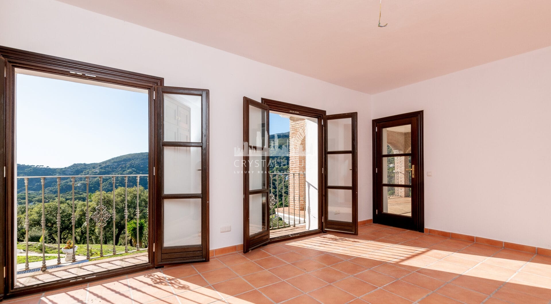 Fantastic, new built luxury country villa with beautiful views