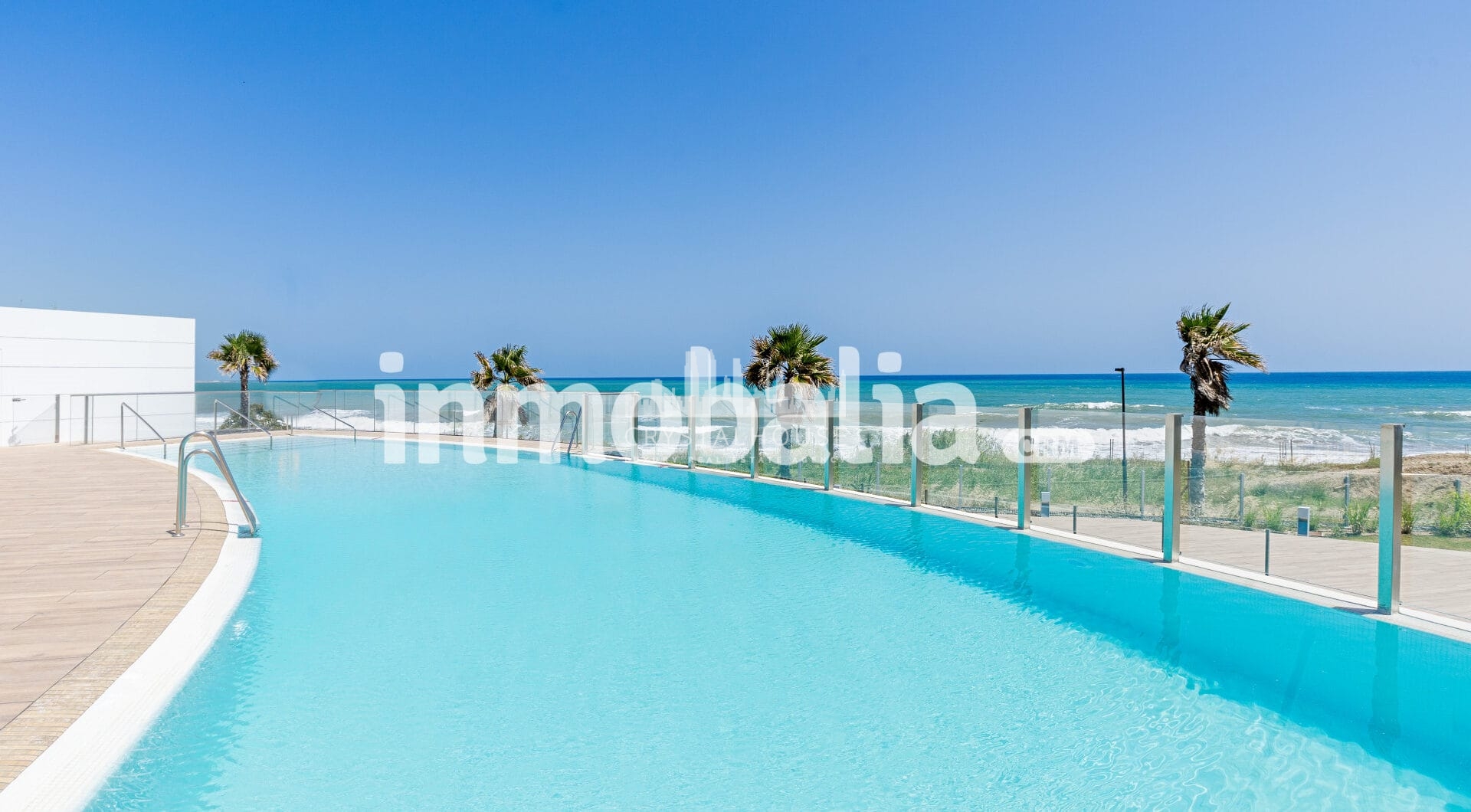 Luxurious beachfront apartment with private garden