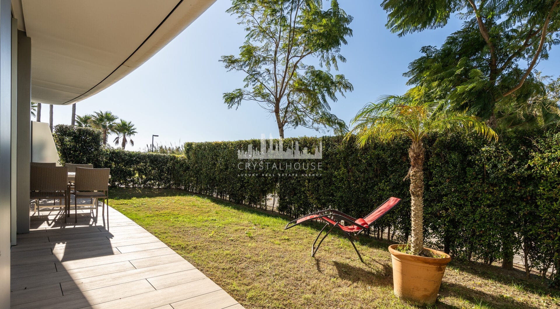Luxurious beachfront apartment with private garden