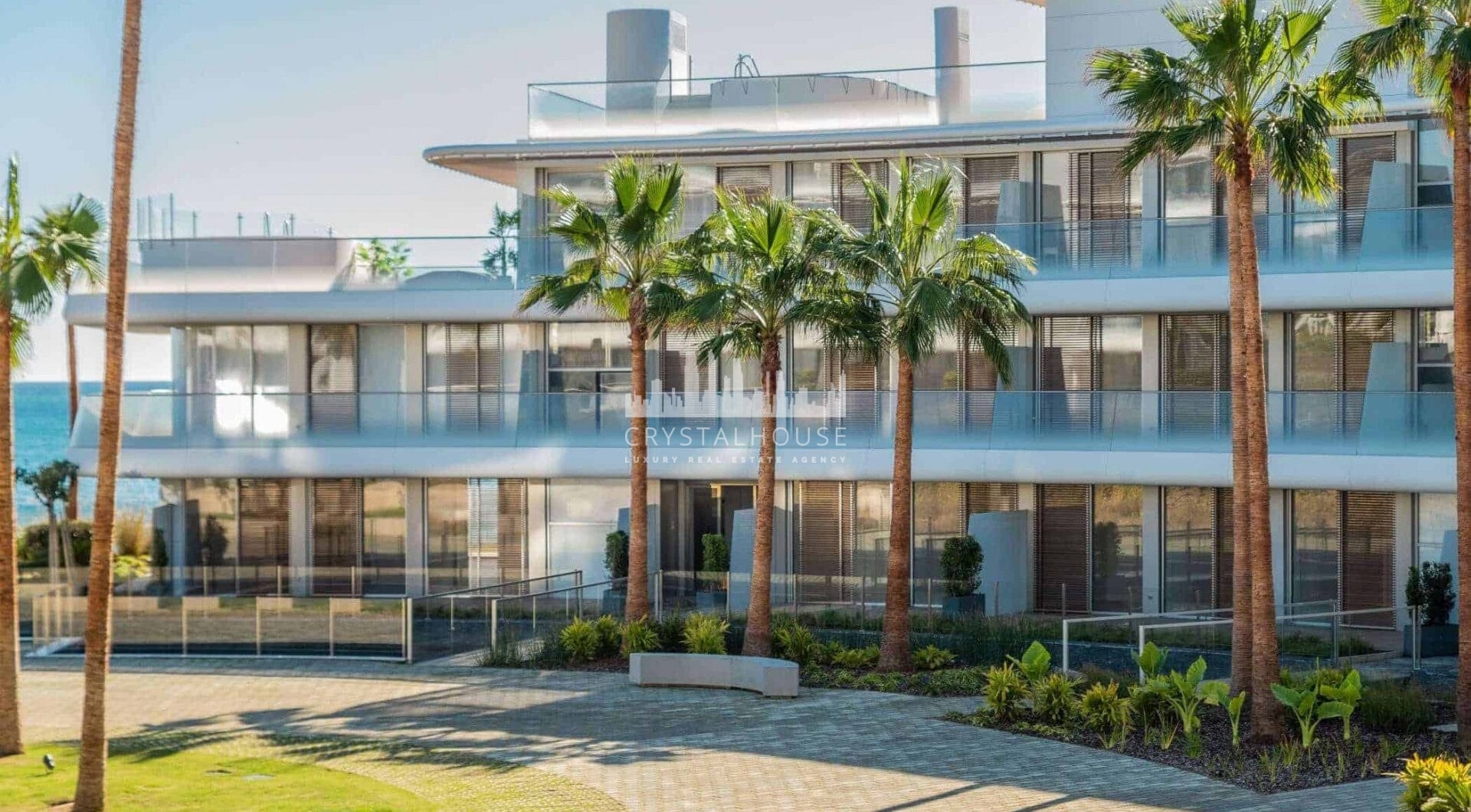 Luxurious beachfront apartment with private garden