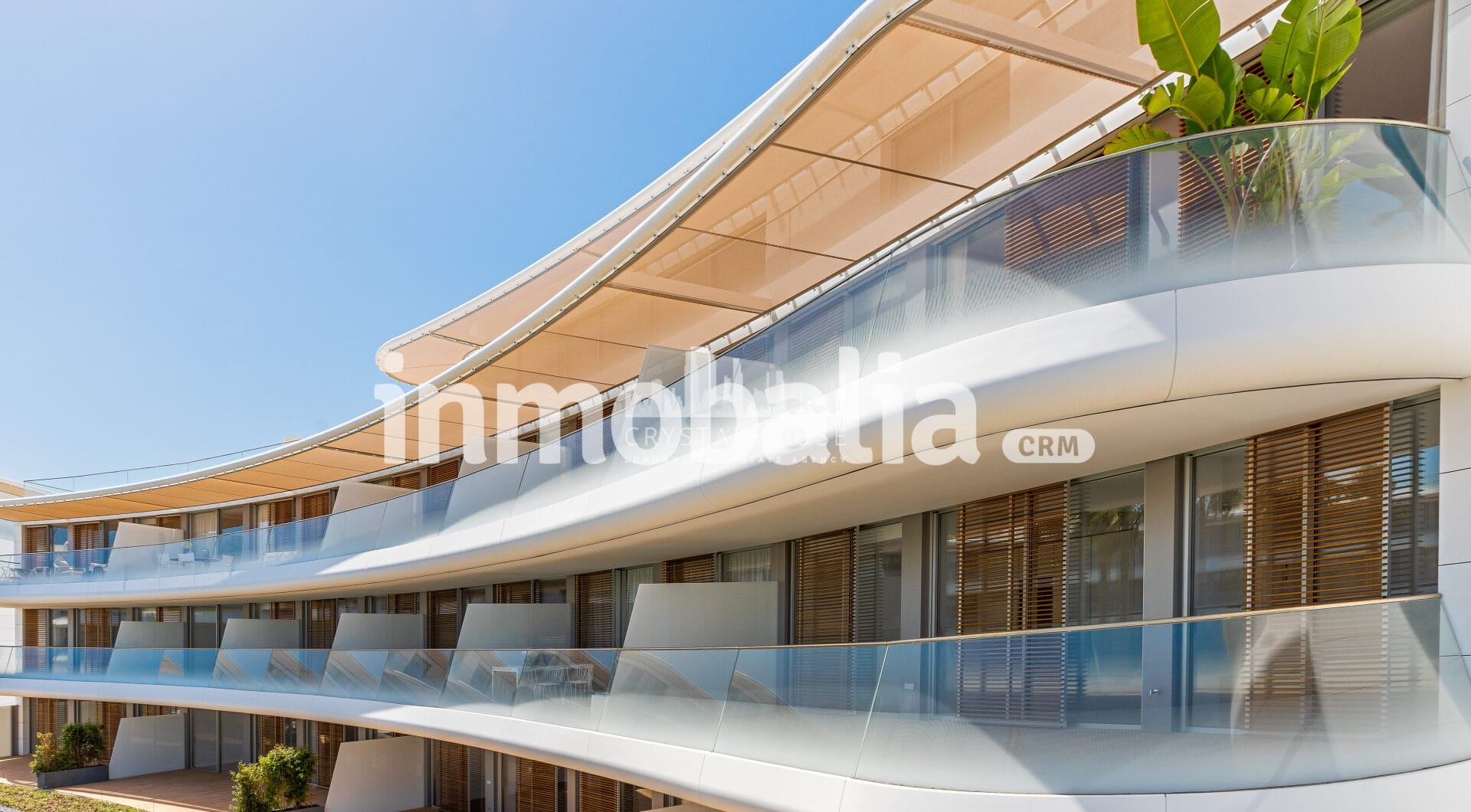 Luxurious beachfront apartment with private garden