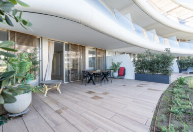 Luxurious beachfront apartment with private garden