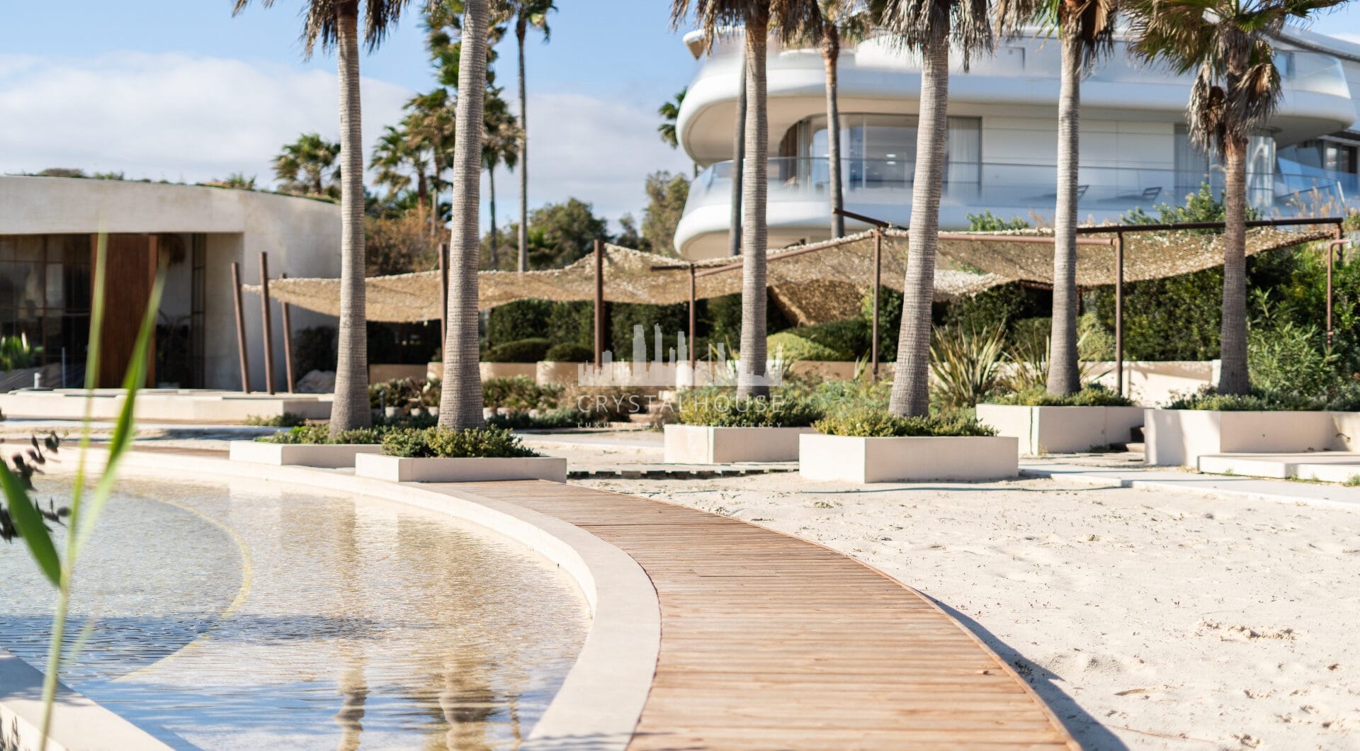 Luxurious beachfront apartment with private garden