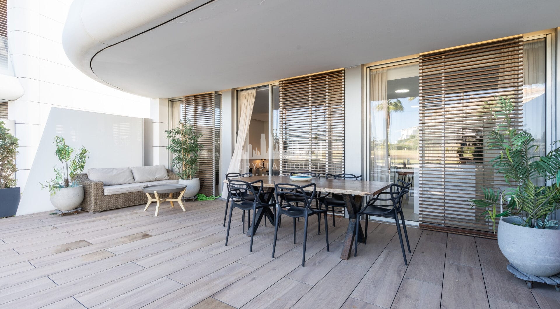 Luxurious beachfront apartment with private garden