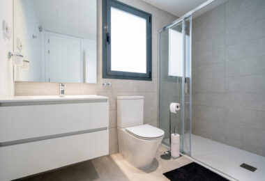 Modern 3-bedroom apartment with large terrace!