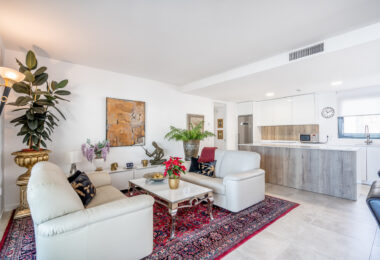 Modern 3-bedroom apartment with large terrace!
