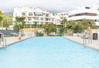 Modern 3-bedroom apartment with large terrace!