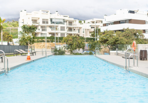 Modern 3-bedroom apartment with large terrace!