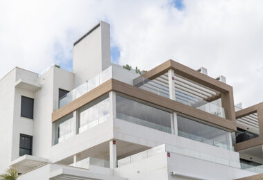 Modern 3-bedroom apartment with large terrace!