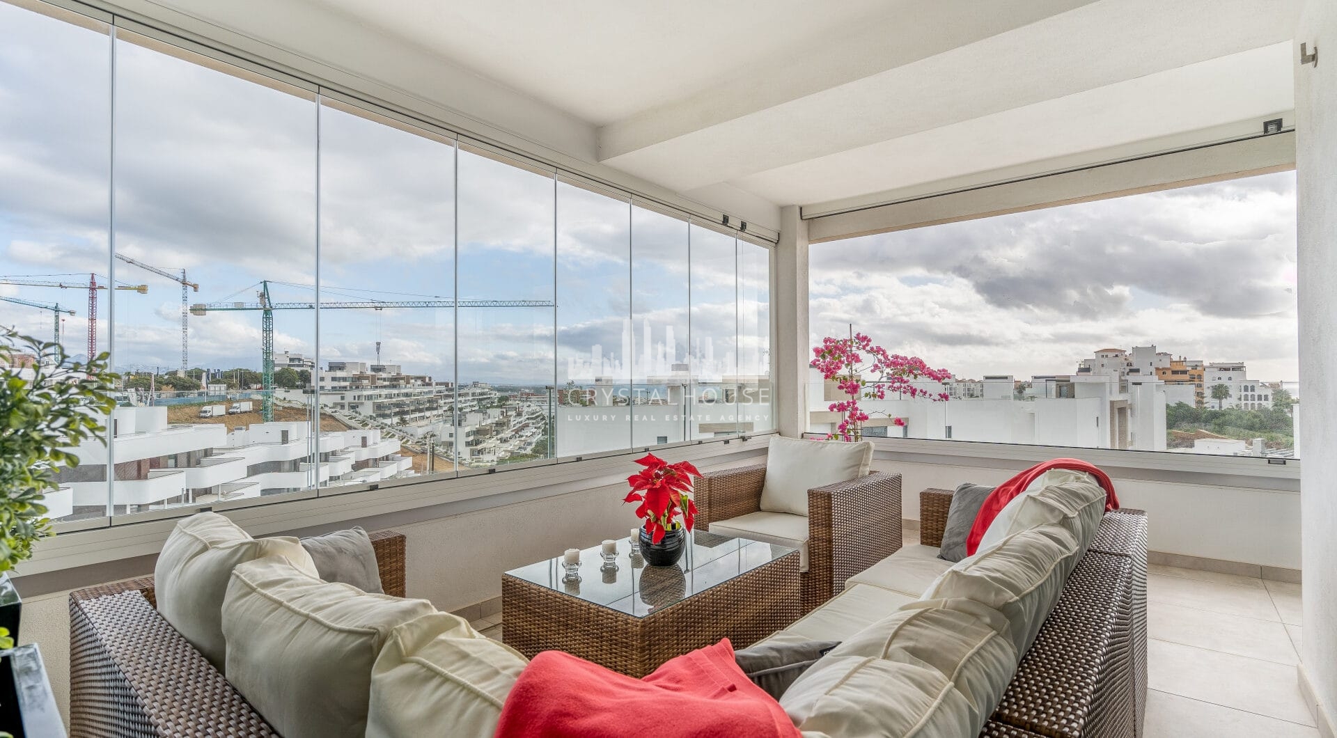 Modern 3-bedroom apartment with large terrace!