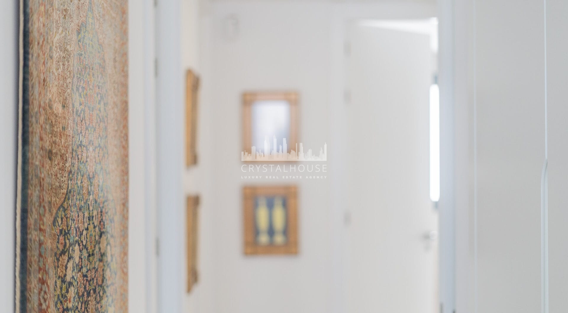 Modern 3-bedroom apartment with large terrace!
