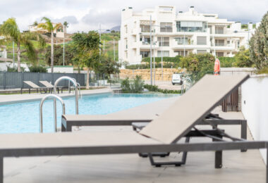 Modern 3-bedroom apartment with large terrace!