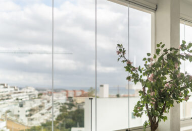 Modern 3-bedroom apartment with large terrace!
