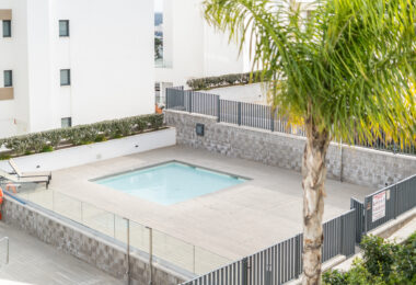 Modern 3-bedroom apartment with large terrace!
