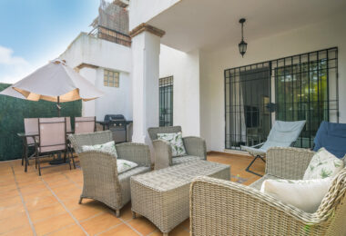 Ground floor apartment in Señorio de Gonzaga, Nueva Andalucía, Marbella