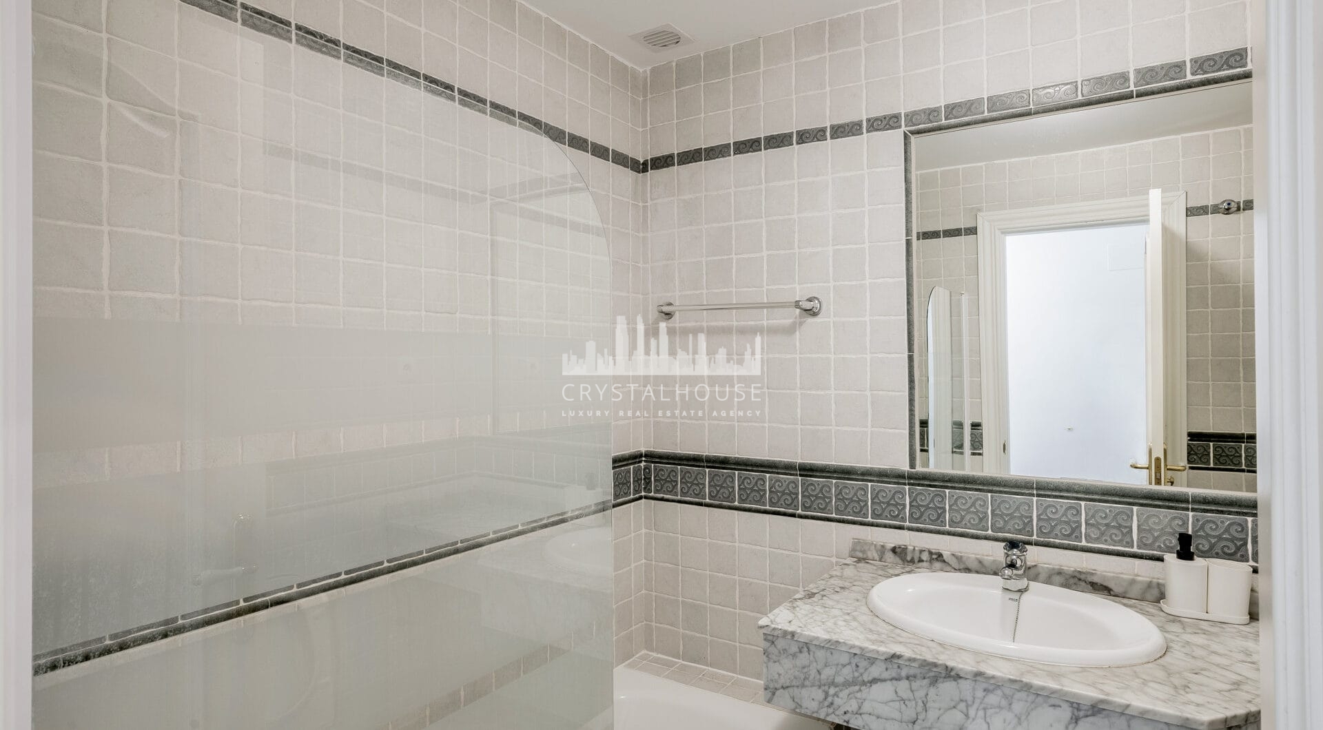 Ground floor apartment in Señorio de Gonzaga, Nueva Andalucía, Marbella