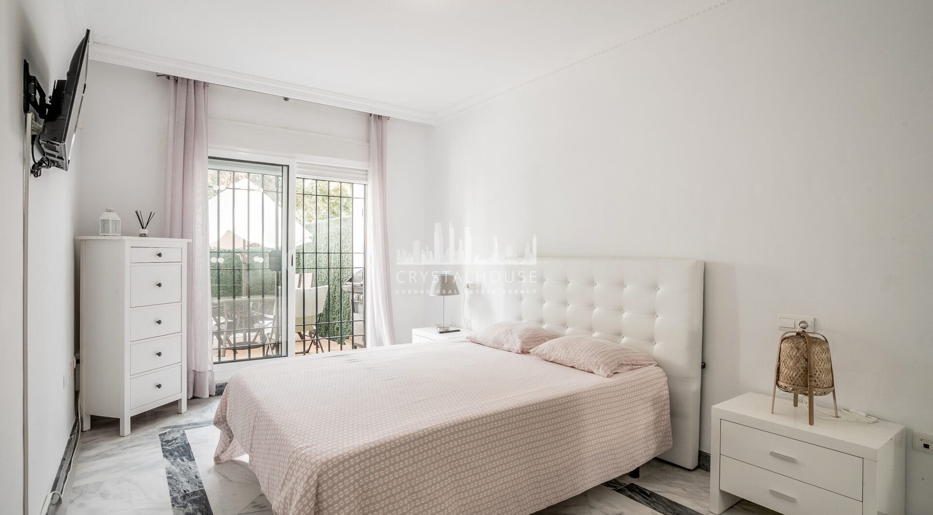 Ground floor apartment in Señorio de Gonzaga, Nueva Andalucía, Marbella
