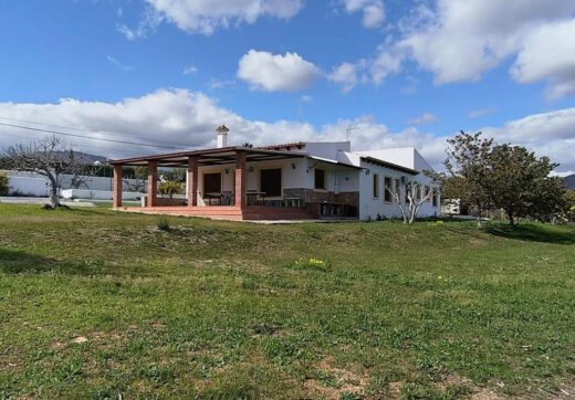 Beautiful, large country villa with beautiful sea views