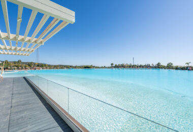 Beautiful new renovated apartment with a large garden in Alcazaba Lagoon