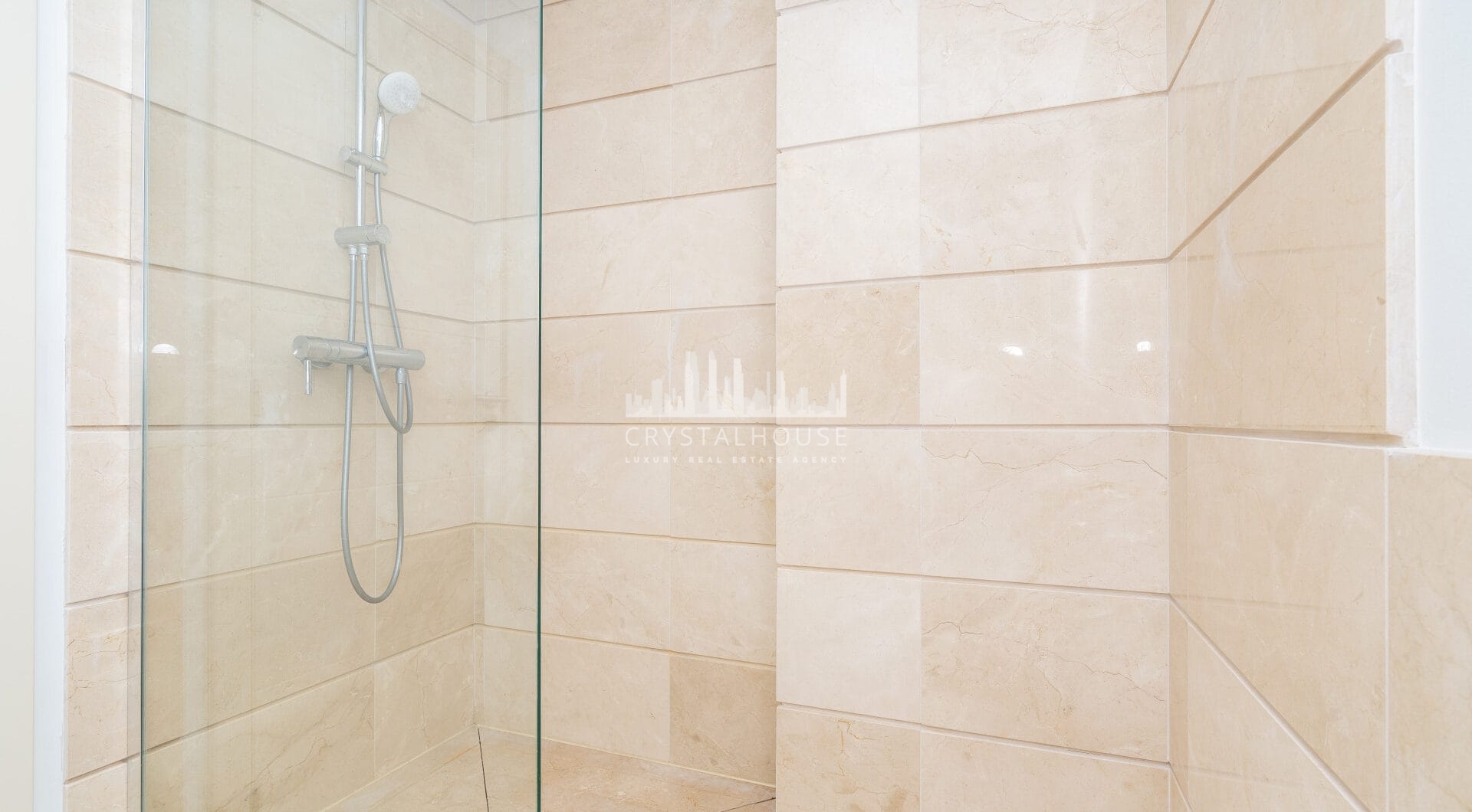 Beautiful new renovated apartment with a large garden in Alcazaba Lagoon