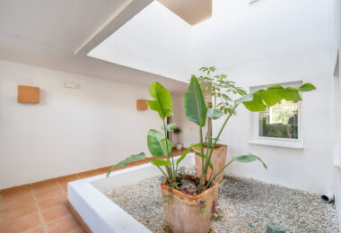 Beautiful new renovated apartment with a large garden in Alcazaba Lagoon