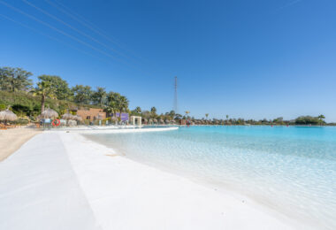 Beautiful new renovated apartment with a large garden in Alcazaba Lagoon