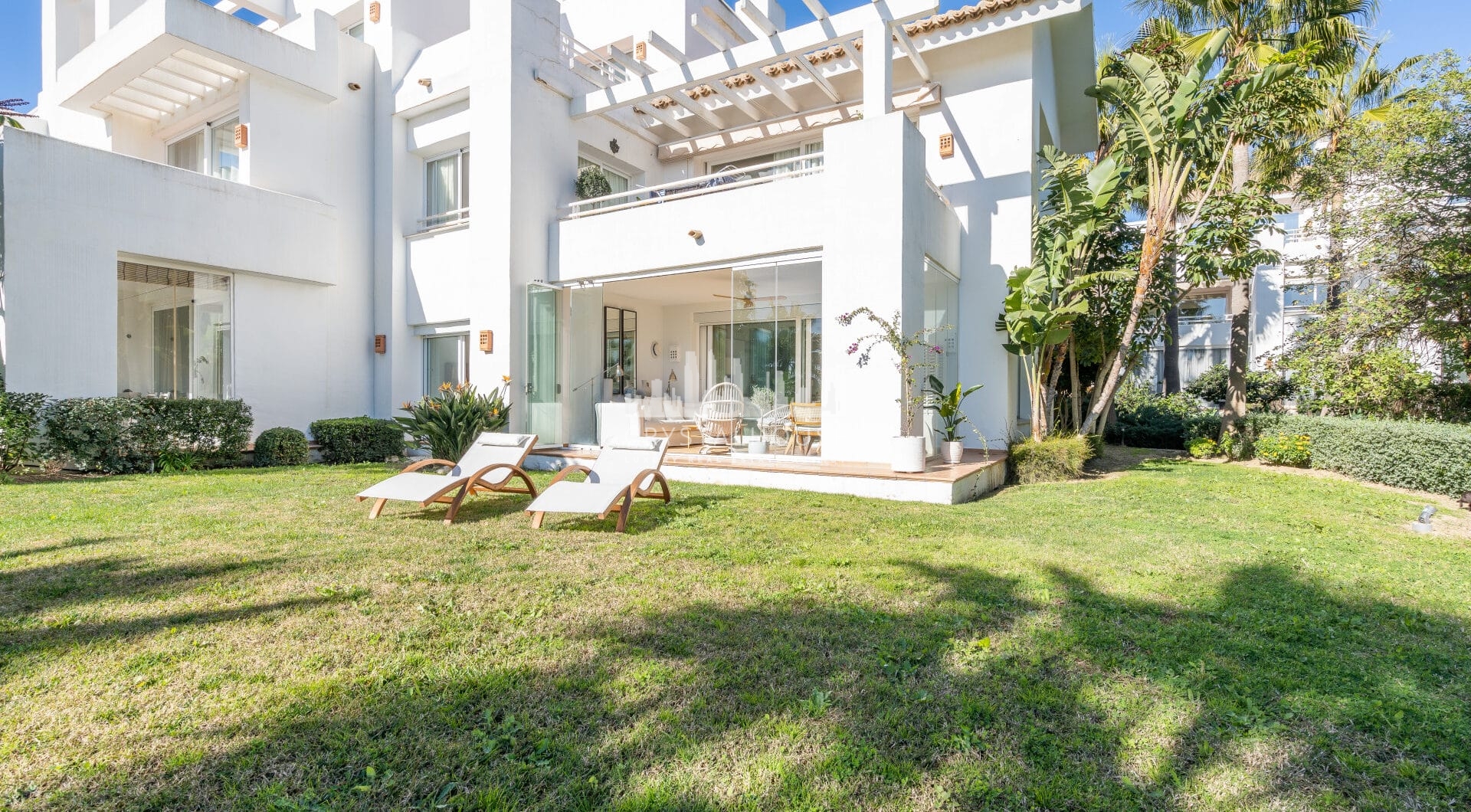 Beautiful new renovated apartment with a large garden in Alcazaba Lagoon