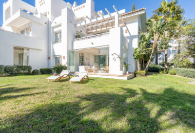 Beautiful new renovated apartment with a large garden in Alcazaba Lagoon