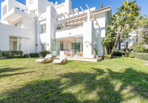 Beautiful new renovated apartment with a large garden in Alcazaba Lagoon