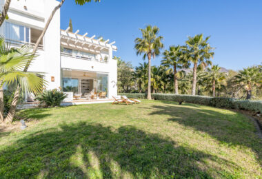 Beautiful new renovated apartment with a large garden in Alcazaba Lagoon