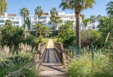 Beautiful new renovated apartment with a large garden in Alcazaba Lagoon