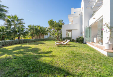 Beautiful new renovated apartment with a large garden in Alcazaba Lagoon
