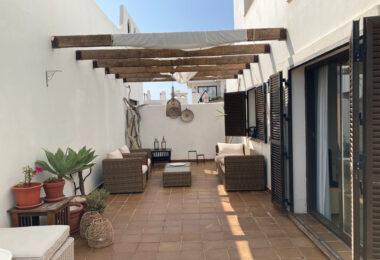 Frontline golf ground-floor apartment with stunning views in La Alcaidesa, near Sotogrande, Cadiz