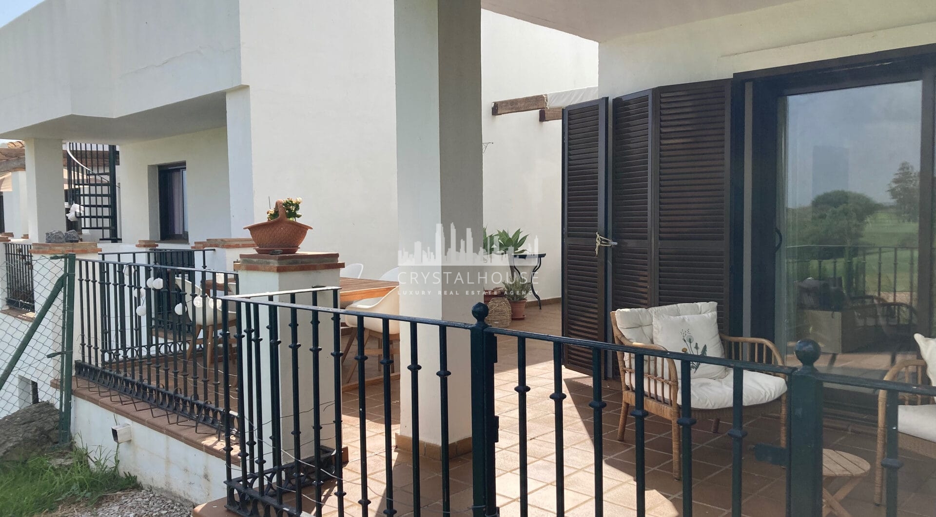 Frontline golf ground-floor apartment with stunning views in La Alcaidesa, near Sotogrande, Cadiz