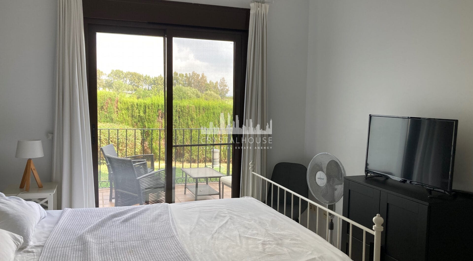 Frontline golf ground-floor apartment with stunning views in La Alcaidesa, near Sotogrande, Cadiz