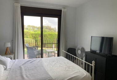 Frontline golf ground-floor apartment with stunning views in La Alcaidesa, near Sotogrande, Cadiz